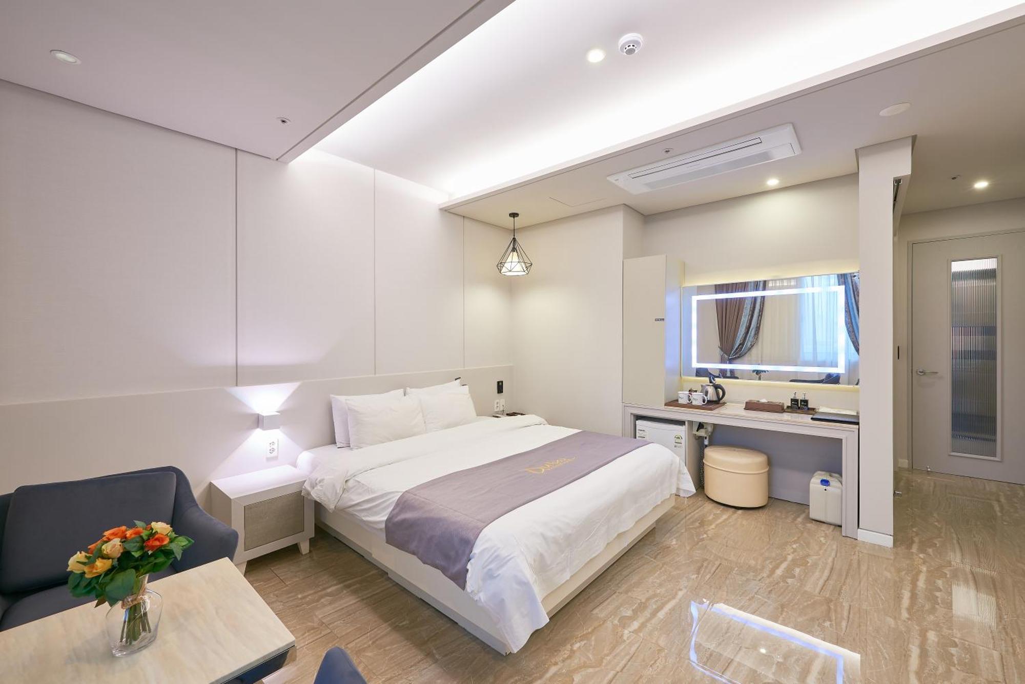 Dubai Hotel Gwangju Metropolitan City ภายนอก รูปภาพ