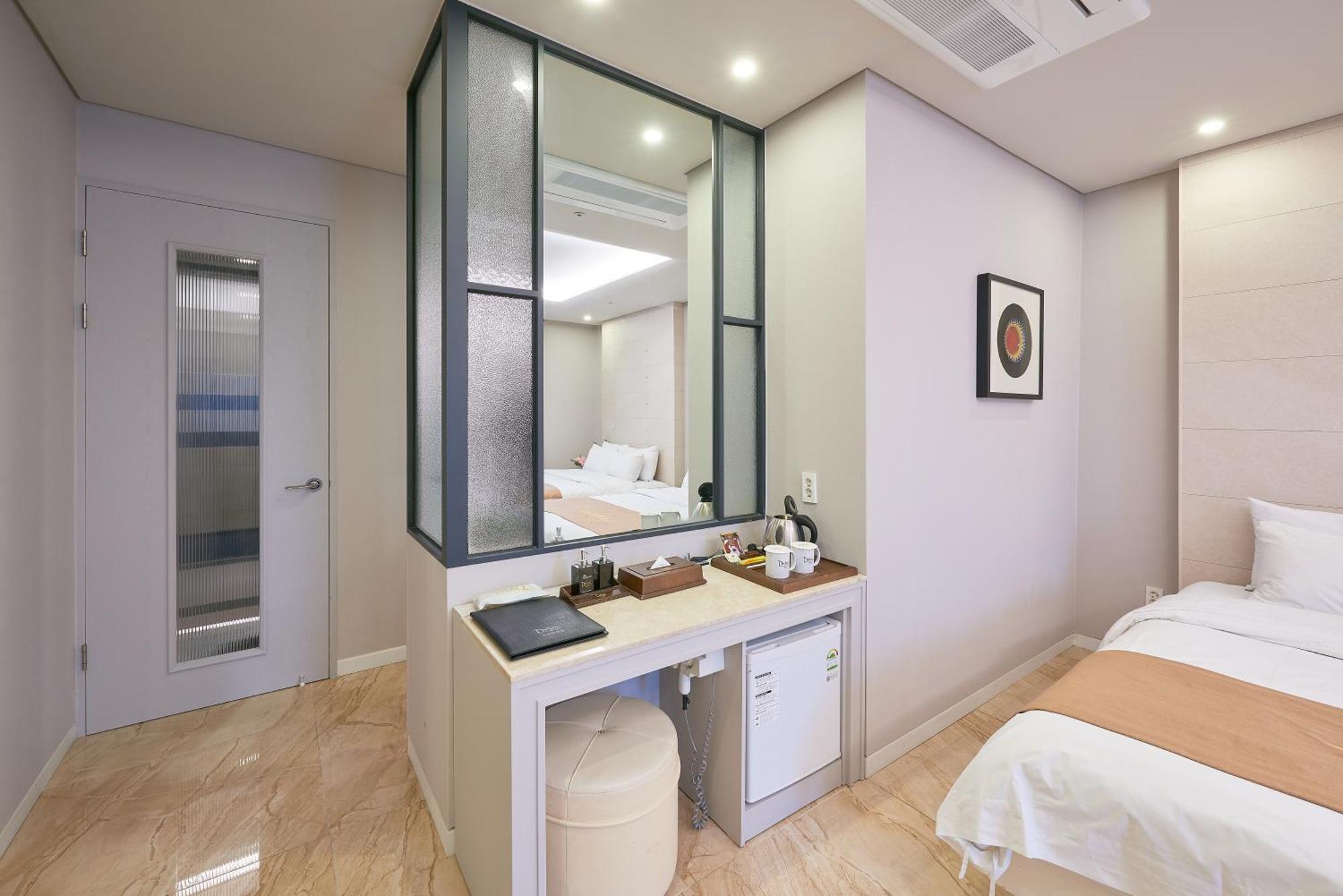 Dubai Hotel Gwangju Metropolitan City ภายนอก รูปภาพ