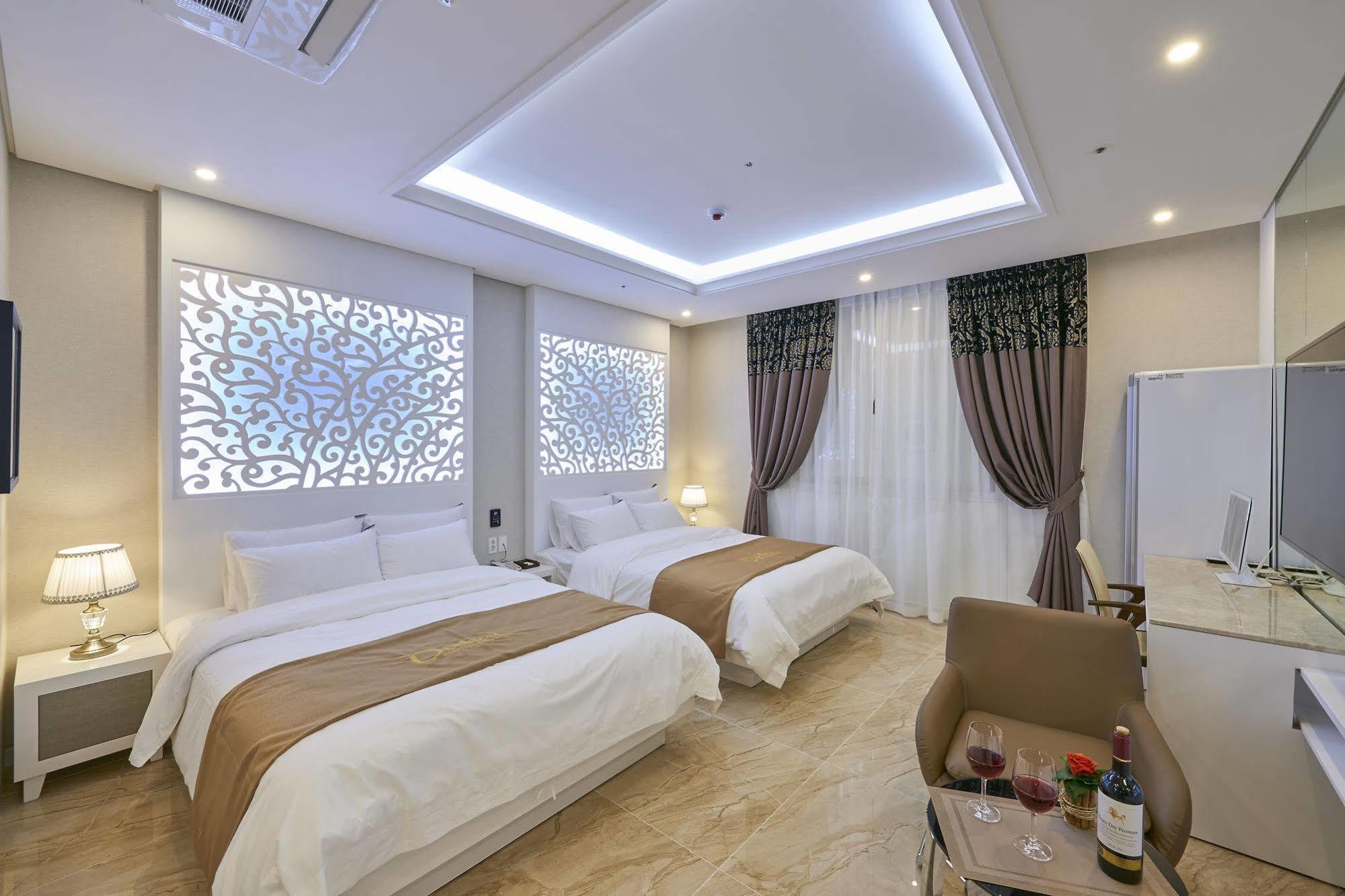 Dubai Hotel Gwangju Metropolitan City ภายนอก รูปภาพ