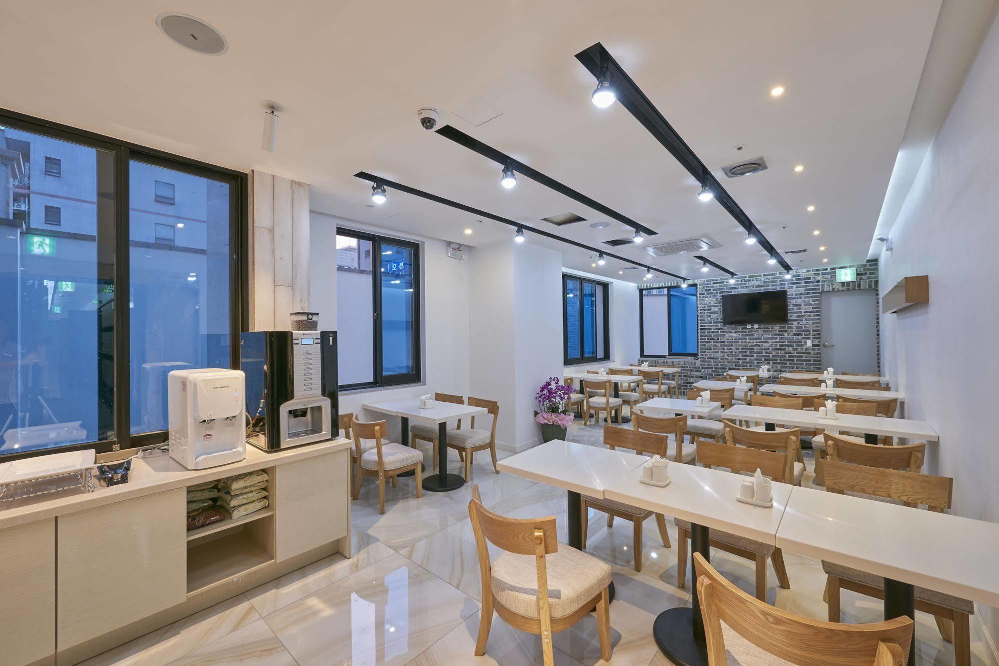 Dubai Hotel Gwangju Metropolitan City ภายนอก รูปภาพ